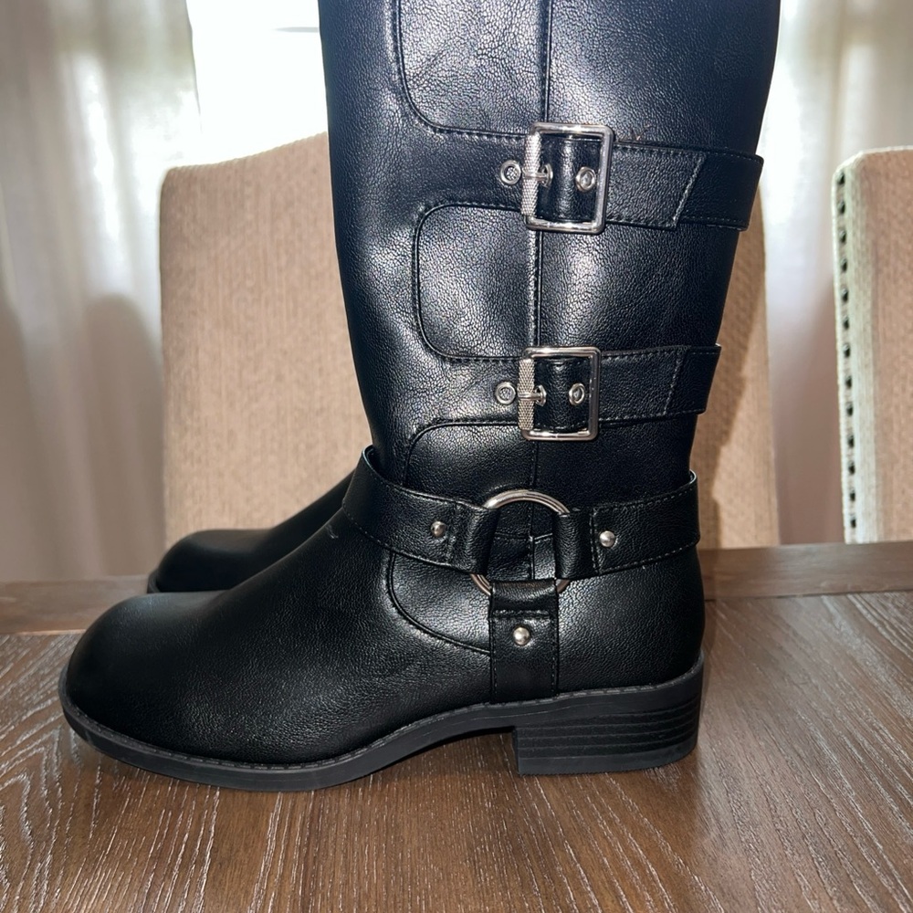 Art Class Black mid calf Buckle Strap Girls Boots size 4